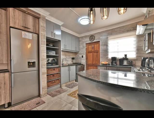 3 BEDROOM HOUSE FOR SALE IN SOUTH CREST